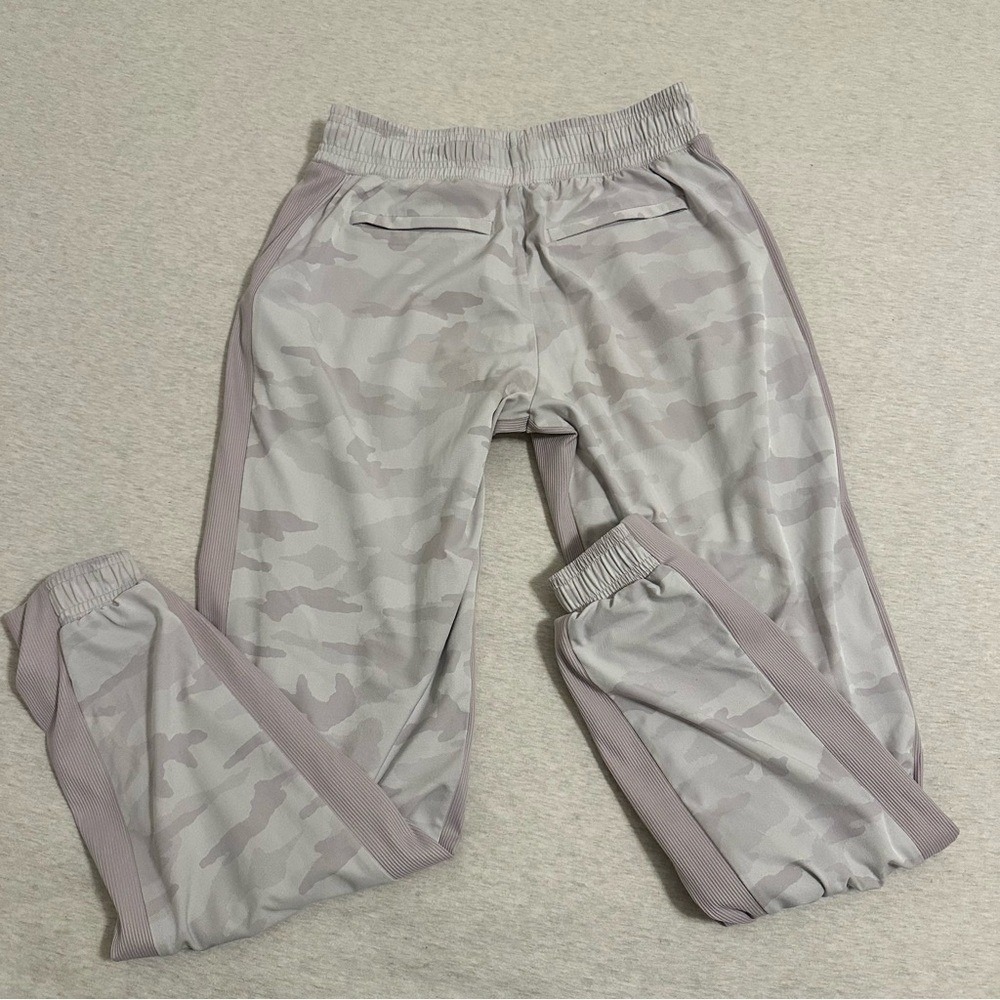 Athleta Women's Brooklyn Lined Camo Joggers - Gray and Lavender - Picture 7 of 7